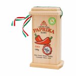 Paprikapulver mild in einer Holzkiste  / Csemege...